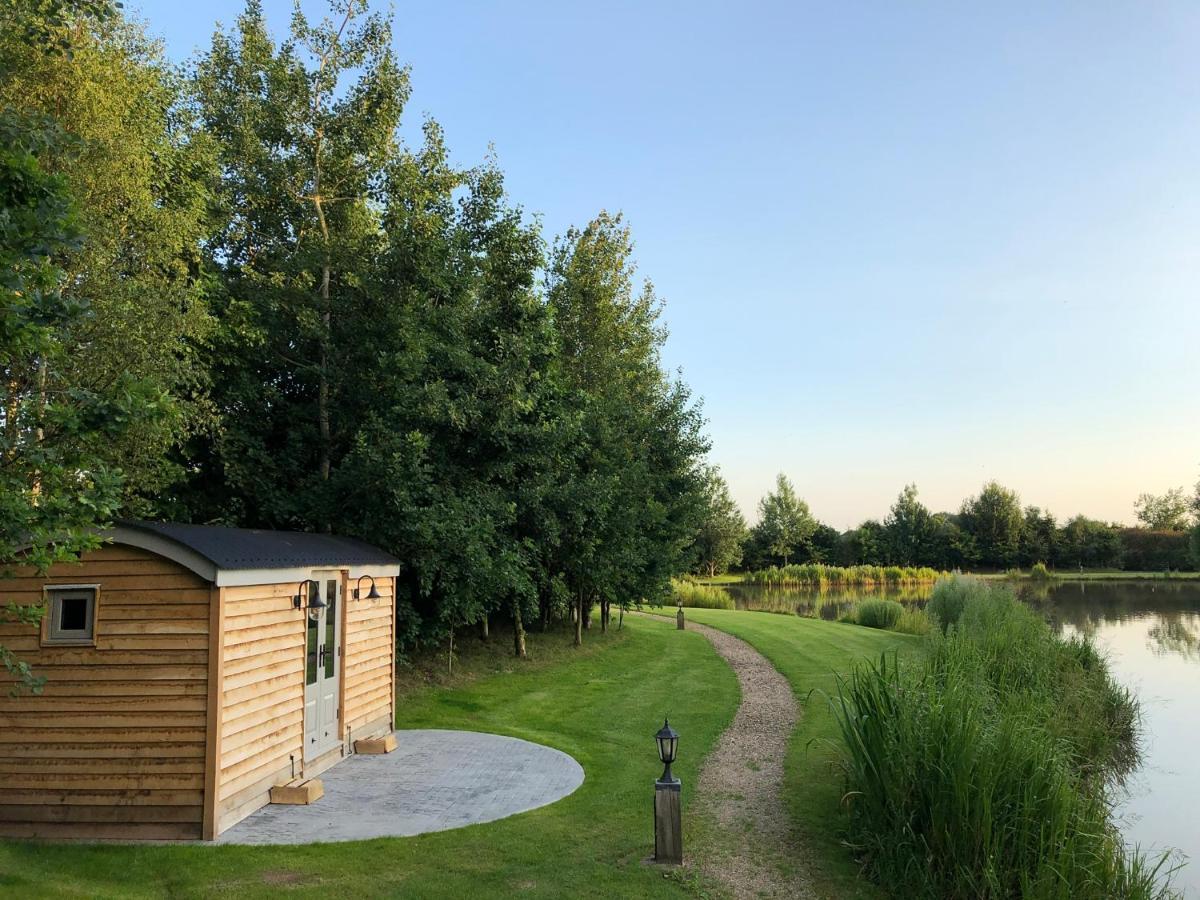 Luxury Shepherds Hut - The Sweet Pea By The Lake York Buitenkant foto