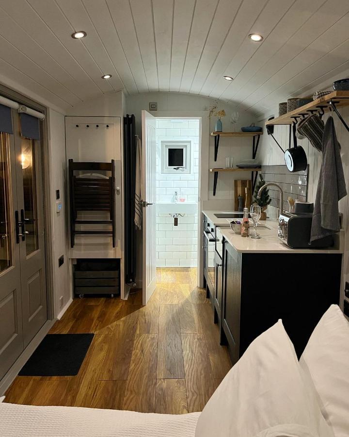Luxury Shepherds Hut - The Sweet Pea By The Lake York Buitenkant foto