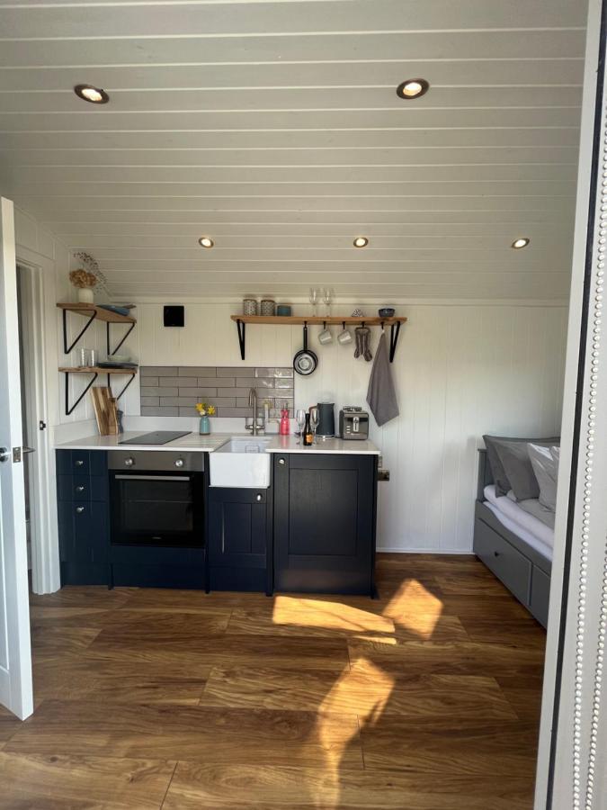 Luxury Shepherds Hut - The Sweet Pea By The Lake York Buitenkant foto