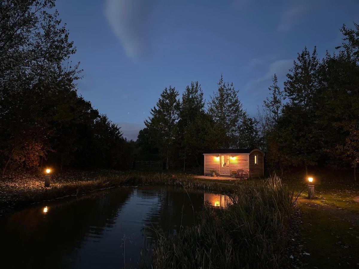 Luxury Shepherds Hut - The Sweet Pea By The Lake York Buitenkant foto
