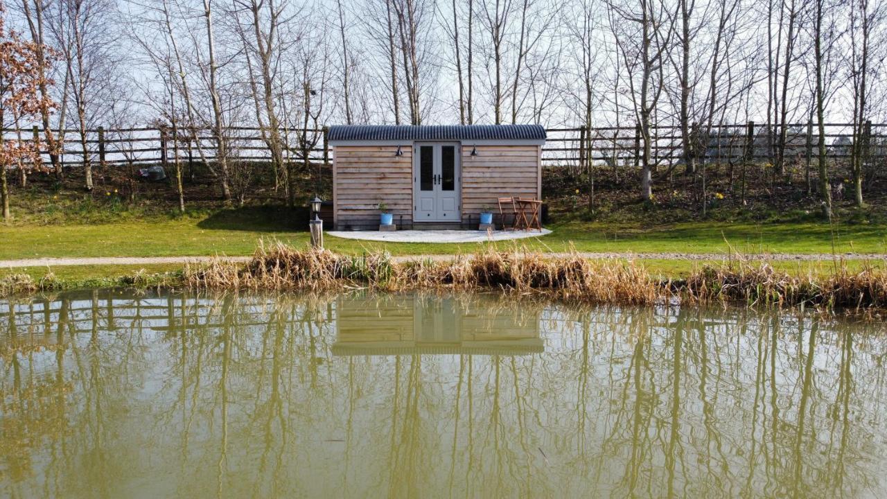 Luxury Shepherds Hut - The Sweet Pea By The Lake York Buitenkant foto