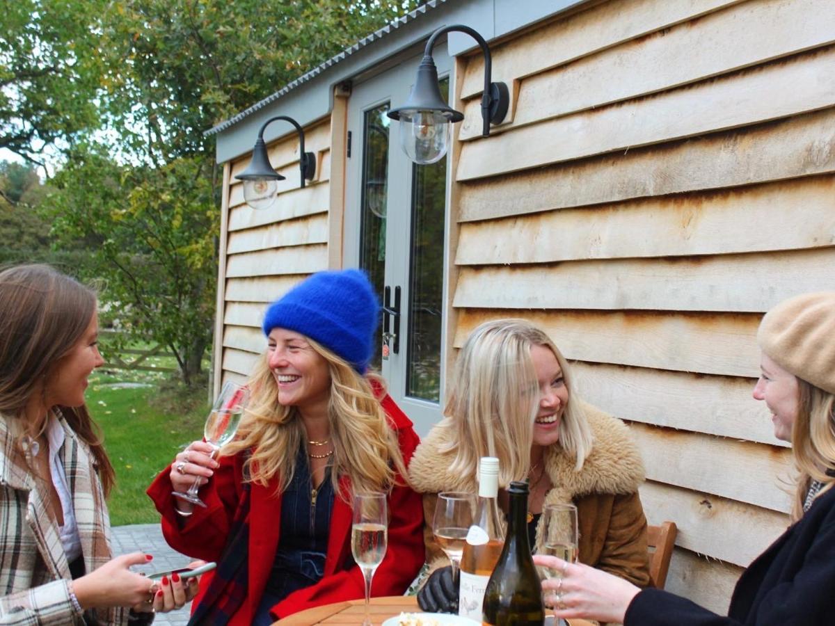 Luxury Shepherds Hut - The Sweet Pea By The Lake York Buitenkant foto