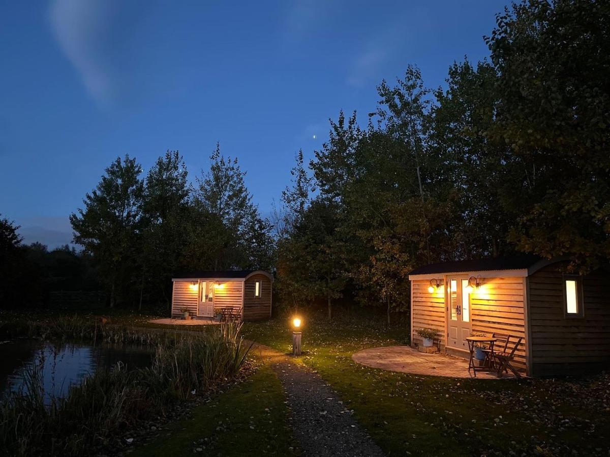 Luxury Shepherds Hut - The Sweet Pea By The Lake York Buitenkant foto