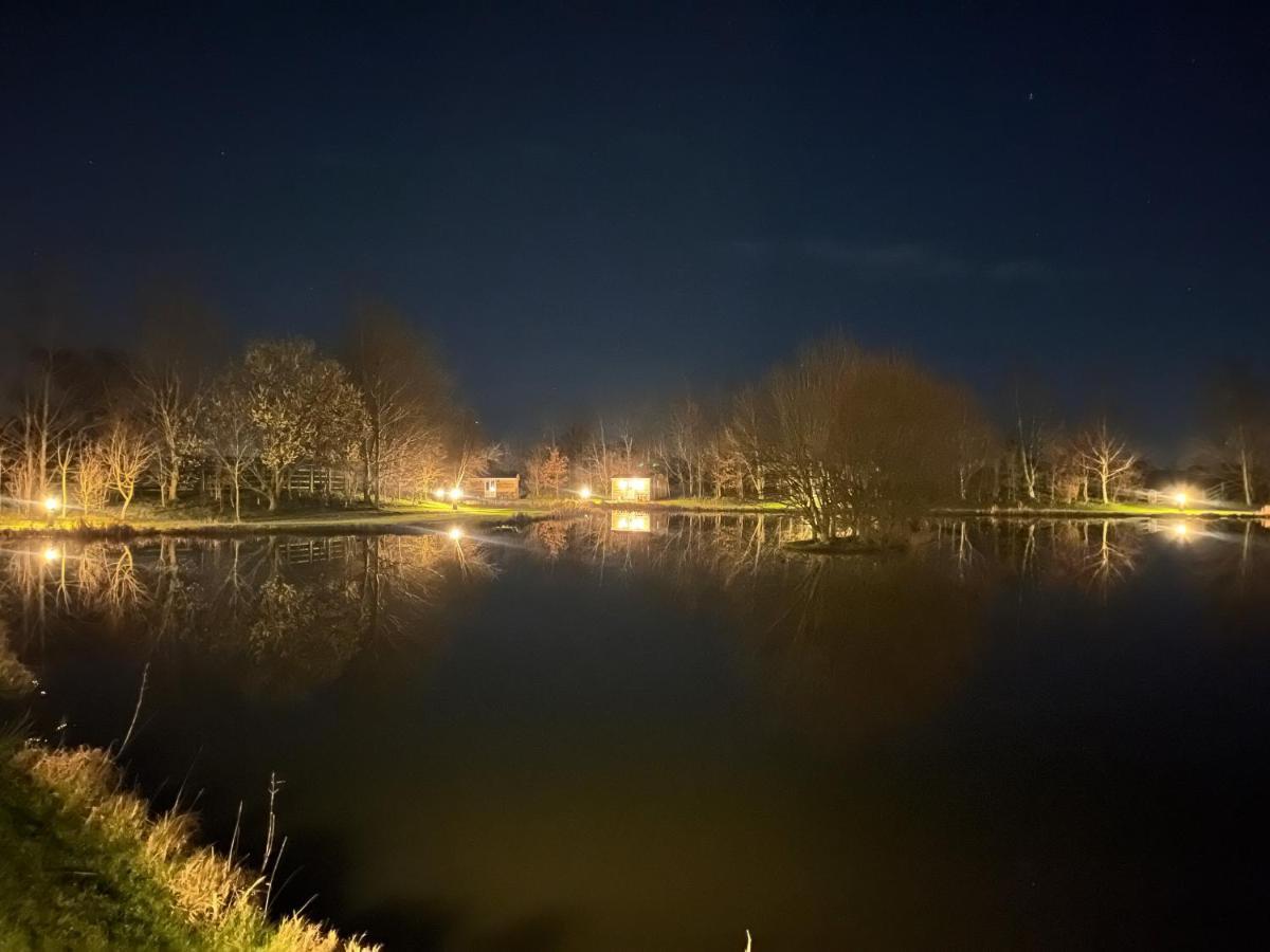Luxury Shepherds Hut - The Sweet Pea By The Lake York Buitenkant foto